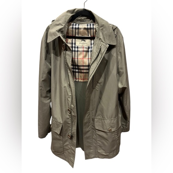Burberry Other - Burberry Men's Classic Beige Trench Coat size M